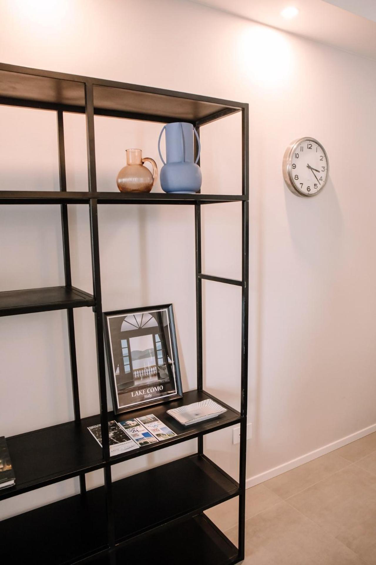 Elegant Beige Apartment - 5 Minutes From The Lake Комо Экстерьер фото