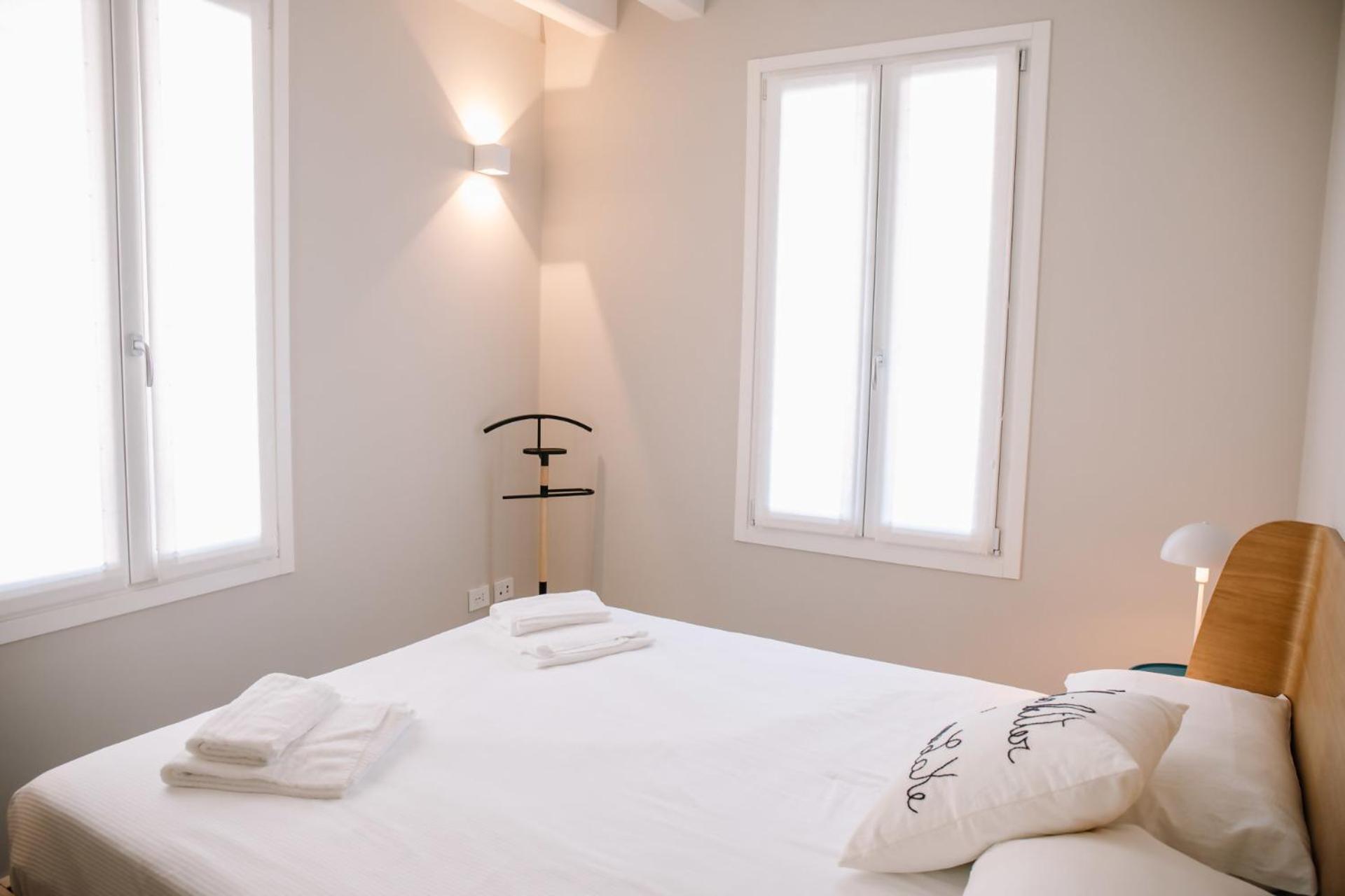 Elegant Beige Apartment - 5 Minutes From The Lake Комо Экстерьер фото