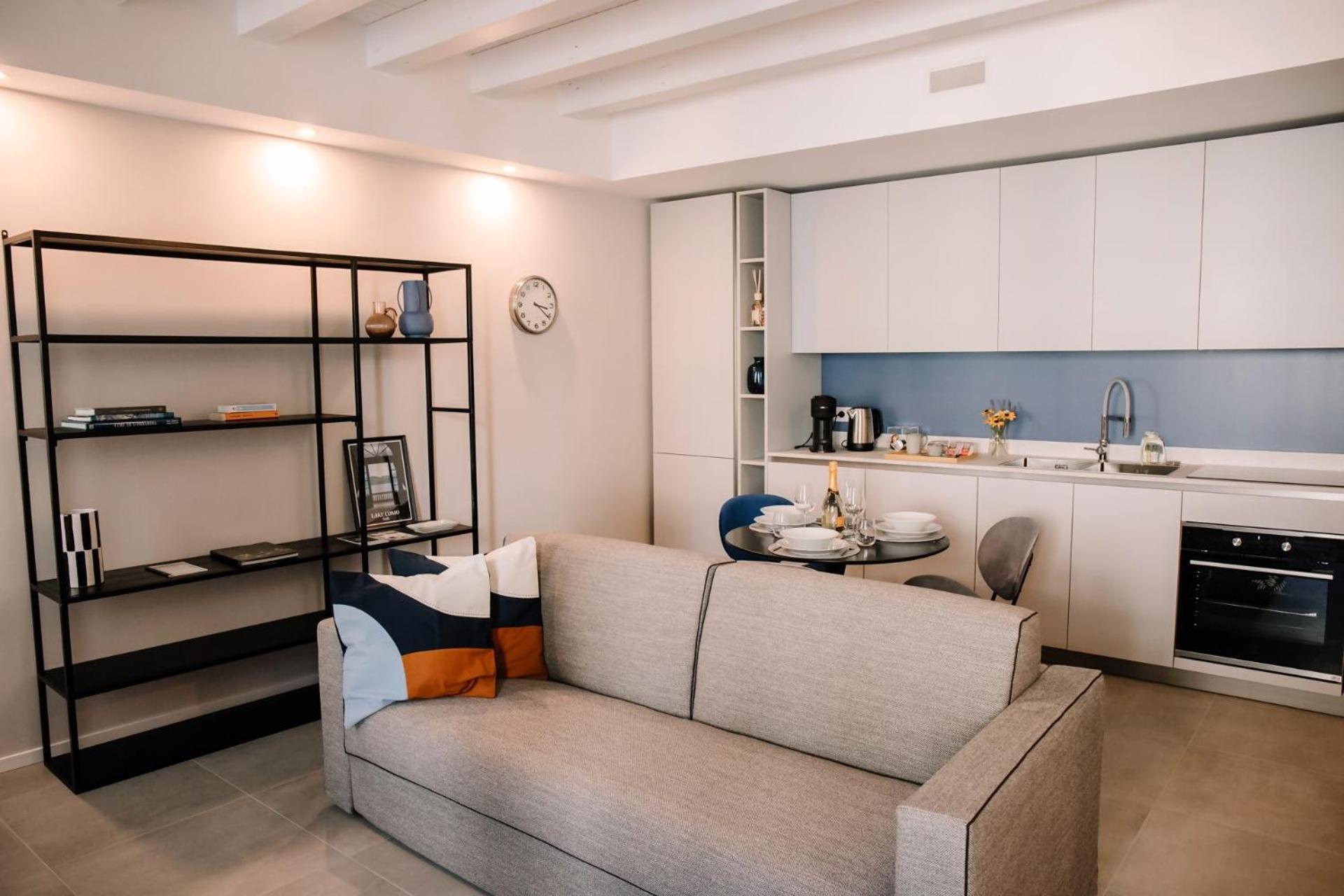 Elegant Beige Apartment - 5 Minutes From The Lake Комо Экстерьер фото